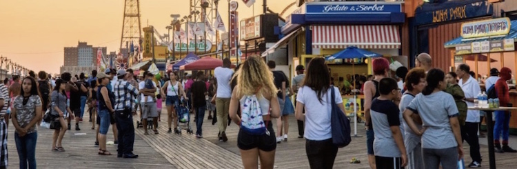 ニューヨーク観光 真夏のビーチ コニーアイランド に行ってみよう Amenew Dreams